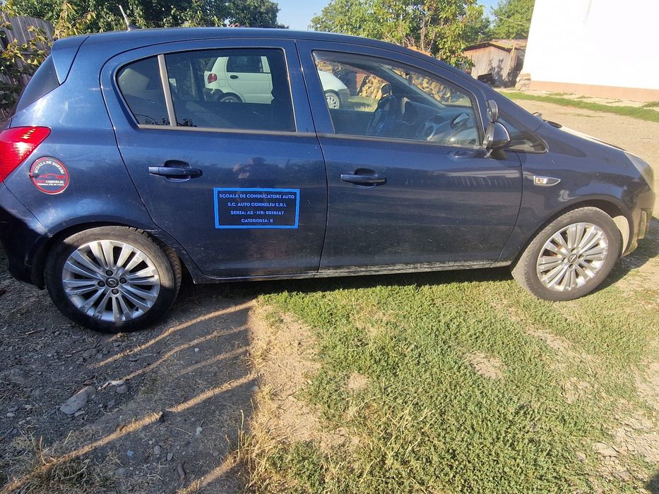 Vând Opel corsa D automat