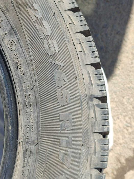 Продам зимнюю шину, липучка