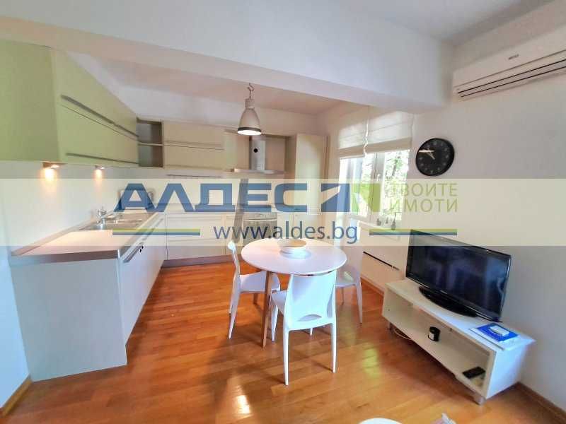 Продава се Тристаен апартамент в София, Център - 84 кв.м за 5000 €/кв.м - Снимка #2