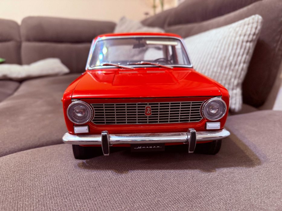 Макет ”Жигули - ВАЗ 2101 - 1:8” от Списания сглоби Жигули