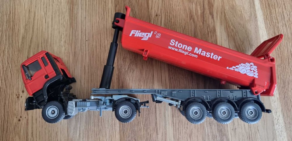 Se vinde machetă camion siku MAN