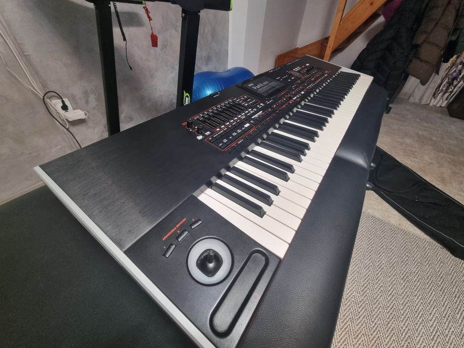 Orga KORG Pa4X  Folosit ca nou