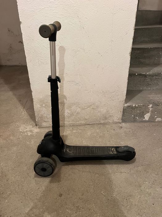 Детска тротинетка със светещи гуми