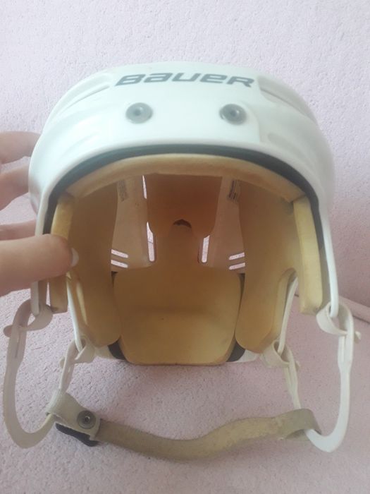 Продам шлем хоккейный
