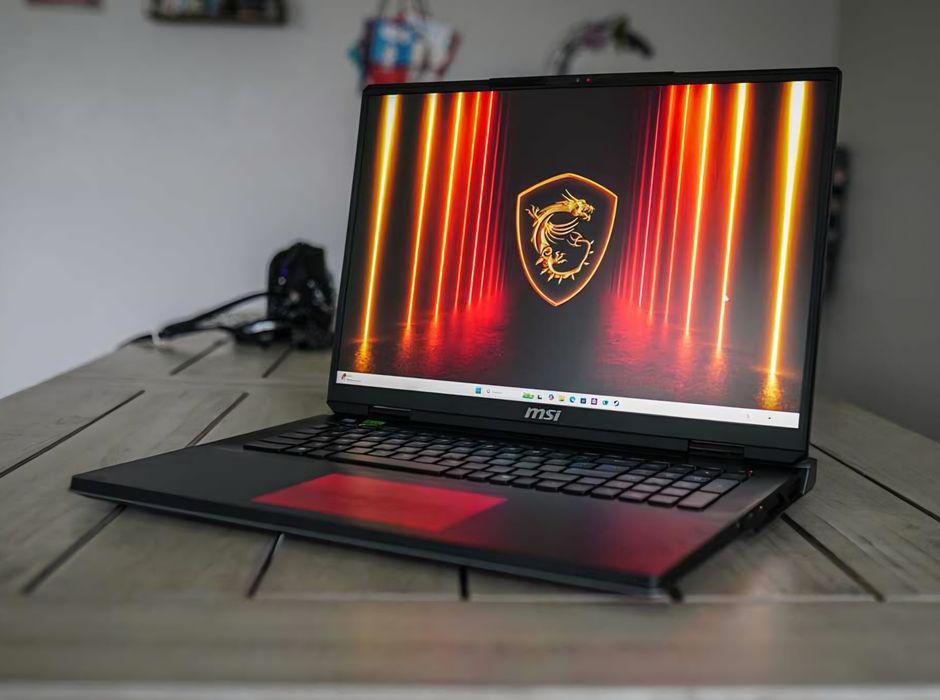 Laptop gaming 18" 4K 120Hz MiniLed Msi Titan i9 14900HX RTX 4090