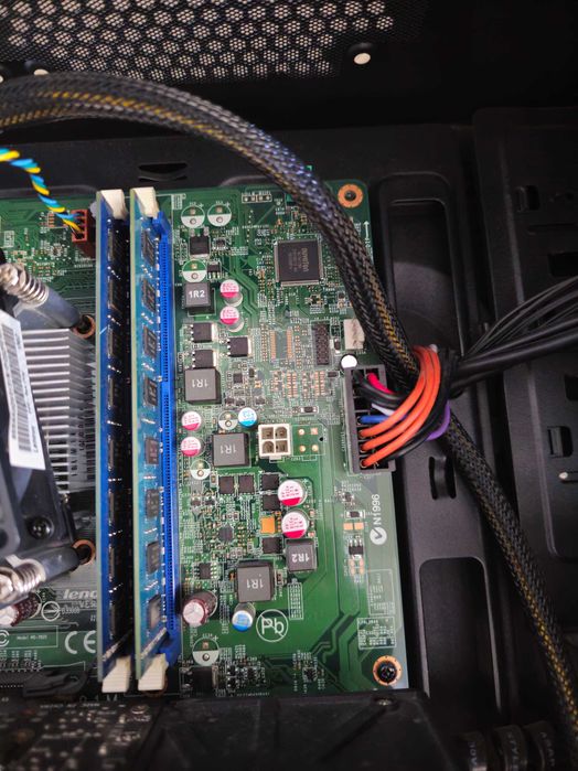 Unitate PC  8GB RAM, placa NVIDIA GEFORCE GTX 970 sursa  Corsair 600w