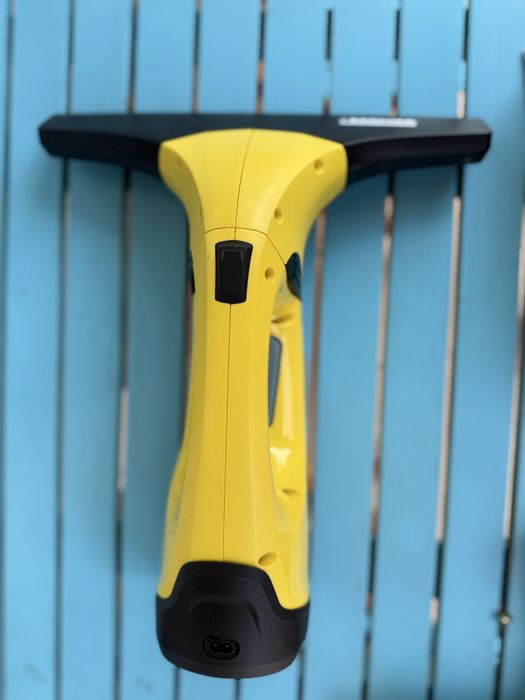 Уред за почистване на прозорци Karcher WV 2  + KV 4 Premium, плюс удължител Karcher KV