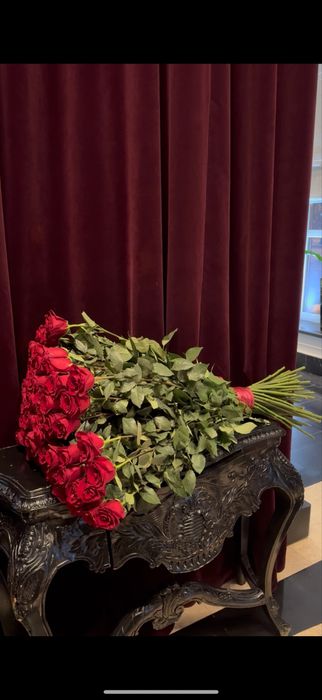 Красные розы 71 шт