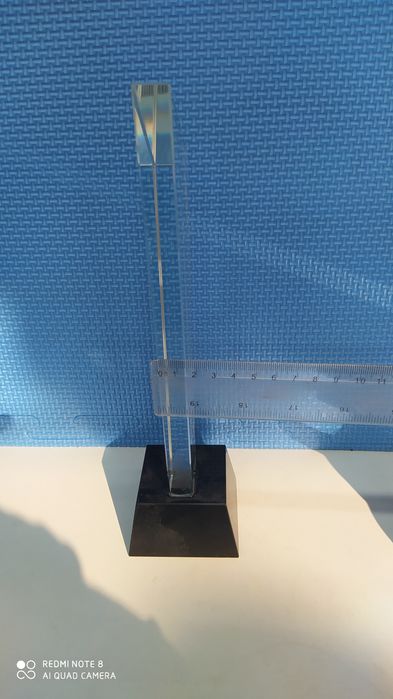 Статуэтки из толстого стекла