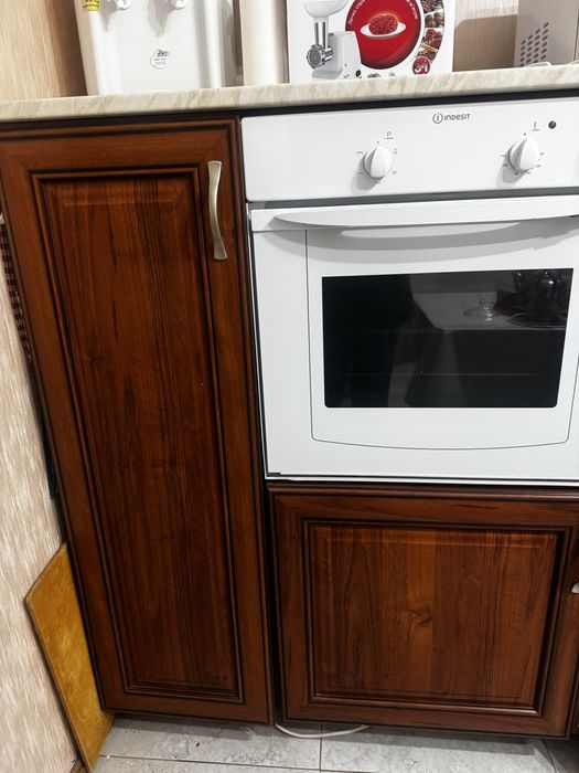 Продам кухонный гарнитур Б/У