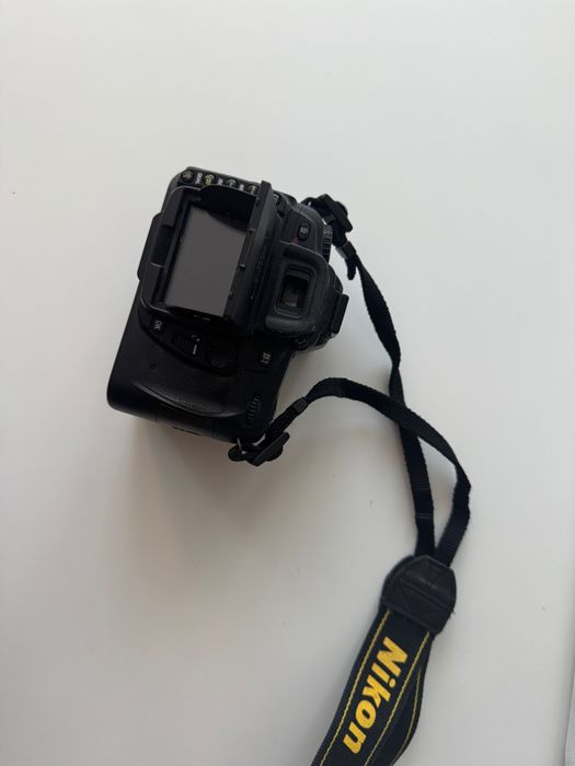 Nikon D80 DSLR тяло – надежден фотоапарат за начинаещи и напреднали