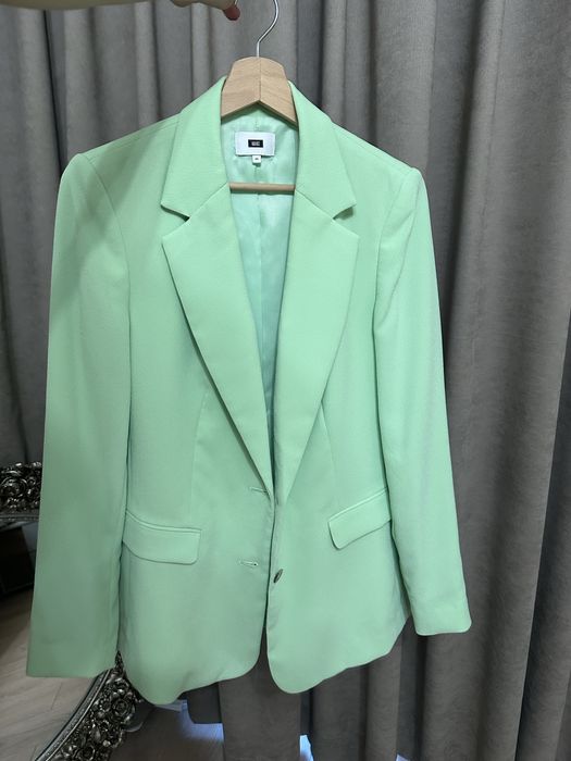 Дамско спортно - елегантно сако