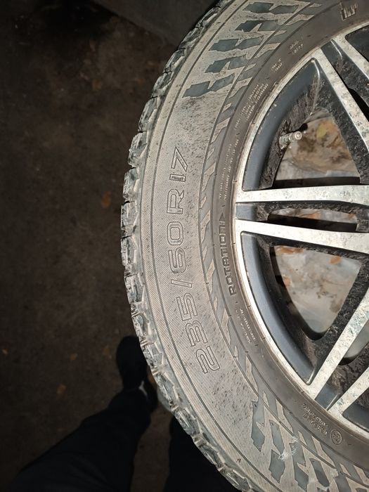 Продам комплект 235 60 r17