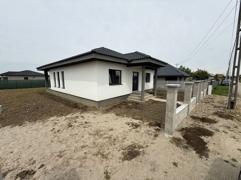 Ofer spre vanzare Casa stil Mediteranean in Lazuri