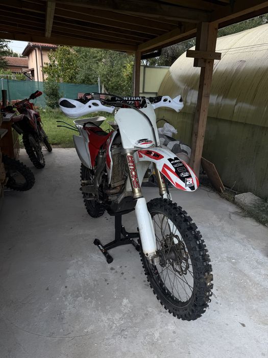 Продавам honda crf250r