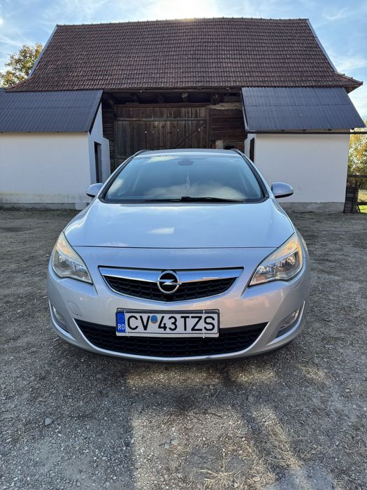 Opel Astra J  – 2011