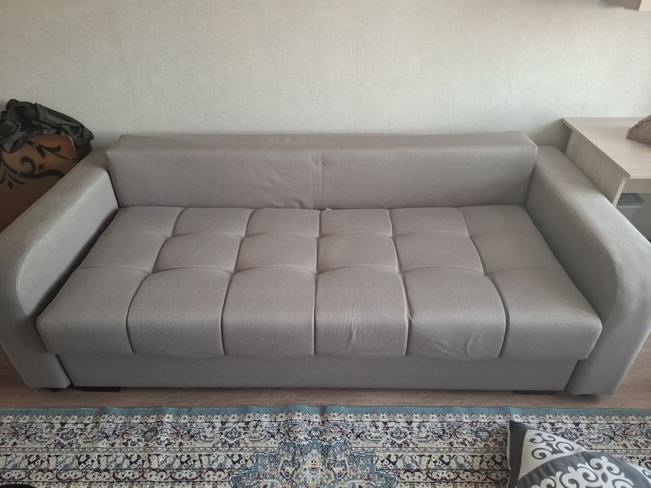 Продам диван  в хорошем состояние