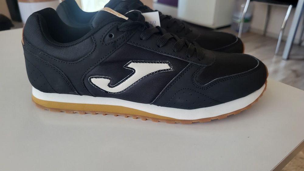 Мъжки обувки и маратонки