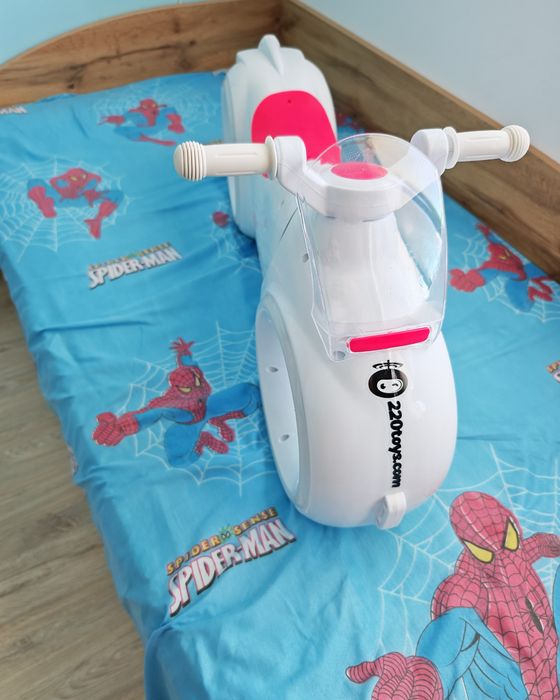 Космически музикален скутер