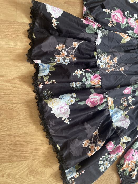 Rochie eleganta, impecabila, satin si dantela