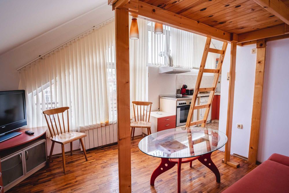 Дава се под наем Двустаен апартамент в Русе, Център - 50 кв.м за 484.5 € - Снимка #2