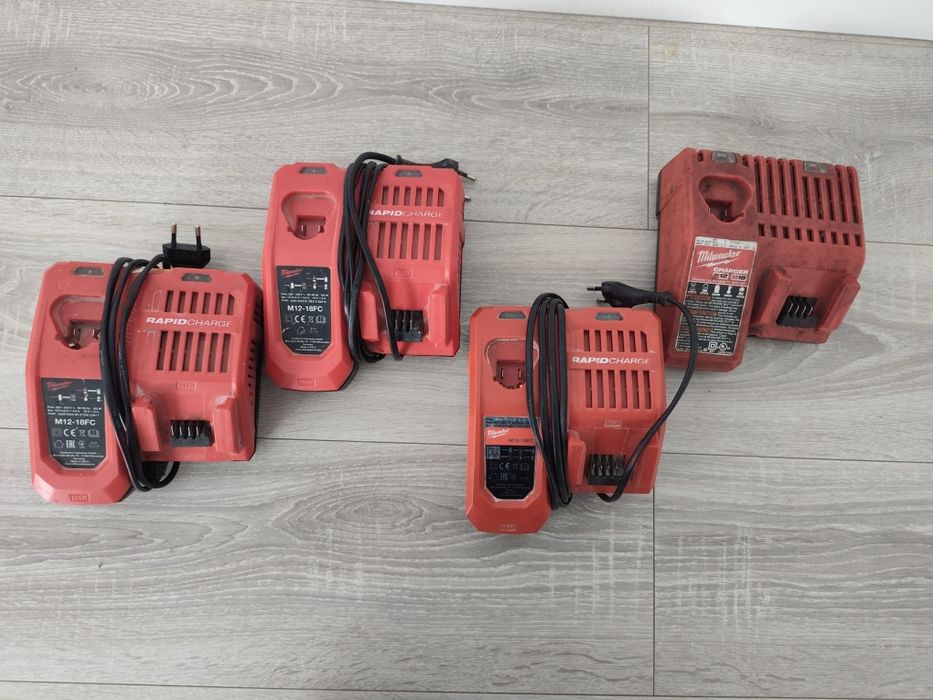 4 Încărcătoare defecte Milwaukee M12, M18, fast charge