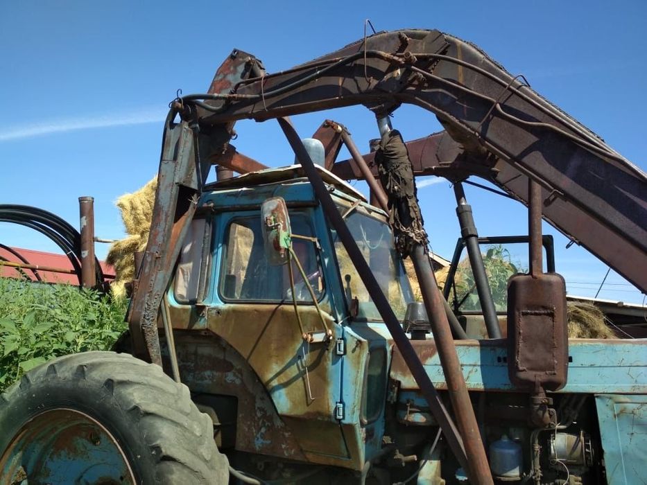 Трактор со стогометом