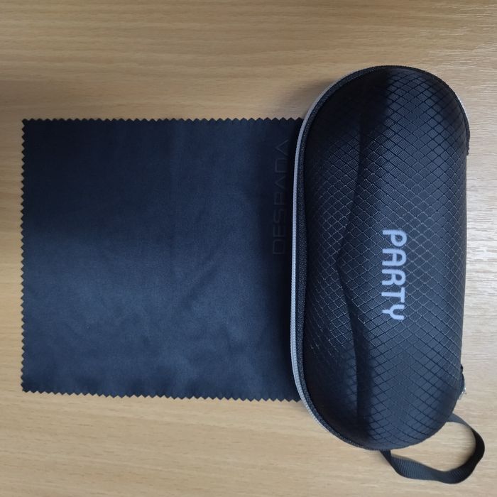 Твърд калъф за очила, нов + подарък кърпичка