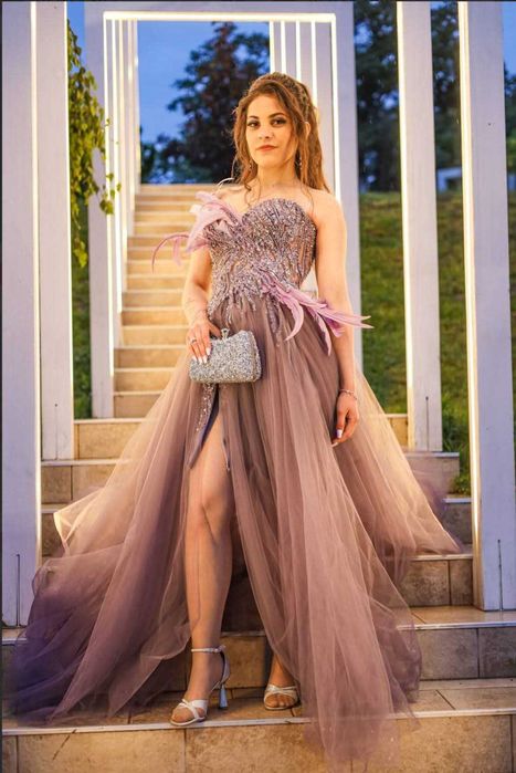Уникална бална рокля в пепеляво - лилав цвят!