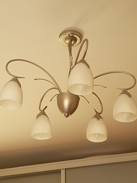 Продам люстру 5- рожковую