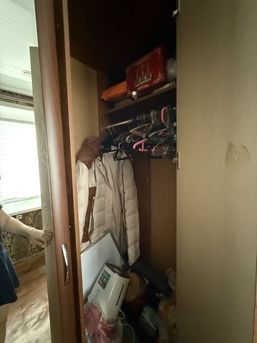 Угловой шкаф , б/у с 2 -мя зеркалами