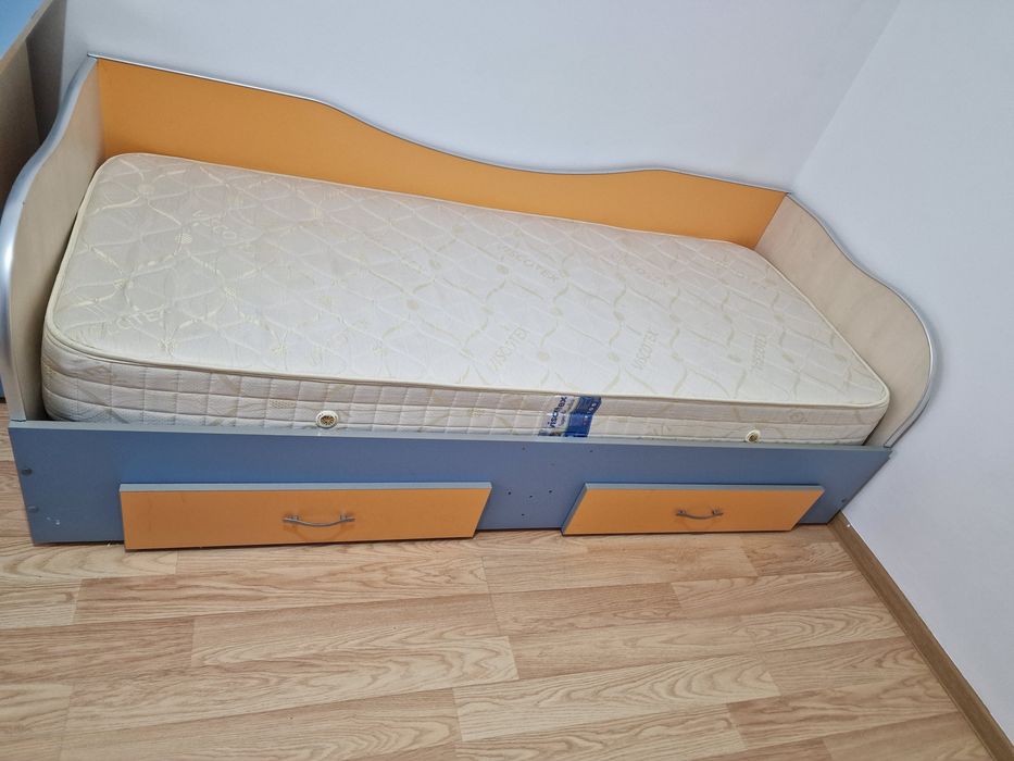 Pat de o persoana 1.8m x 0.85m