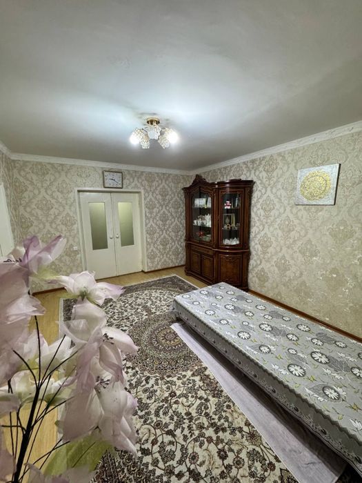 chilonzor naqqoshlikda  bti yonida 3 xonali uy sotiladi 1 etajda