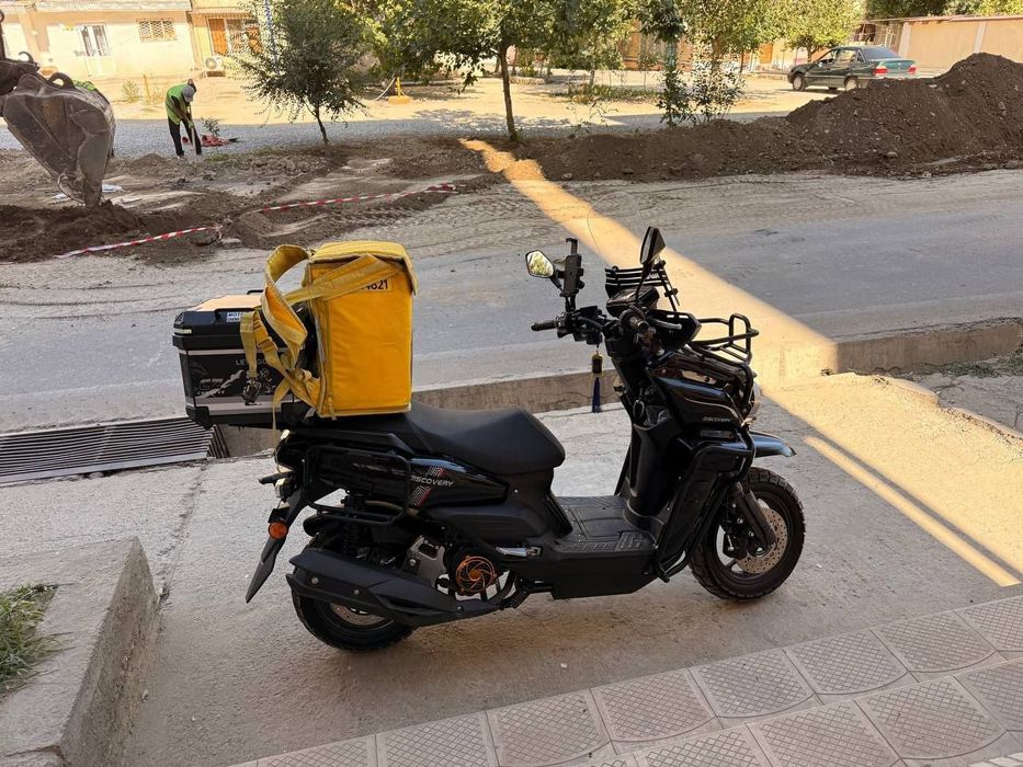 Скутер продается топлива бензин состояние отличное