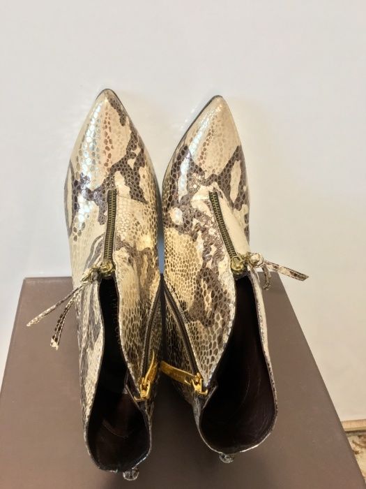 Стилни дамски боти в змийски златен принт