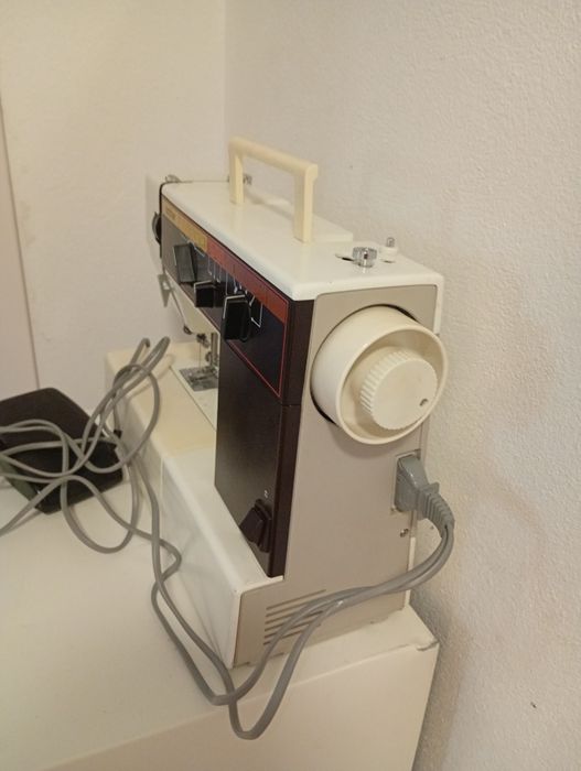 Masina de cusut electrica