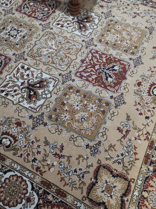 Covor și masa de cafea