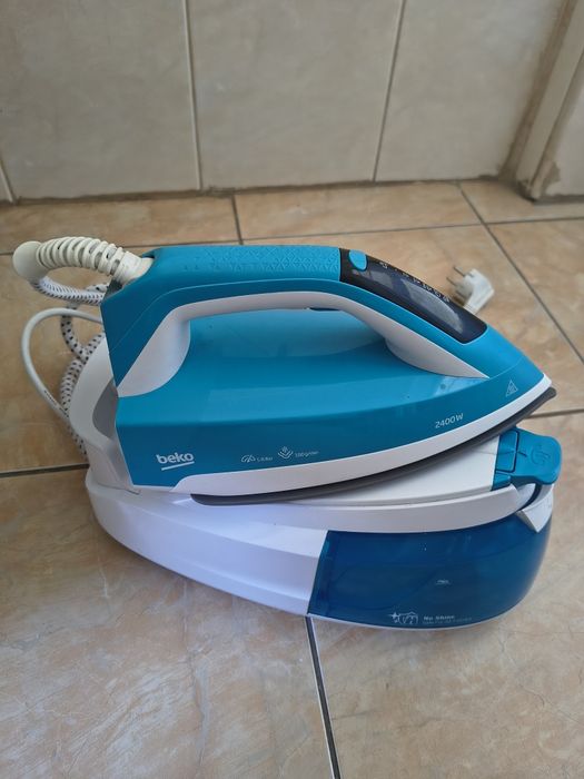Vând stație de călcat Beko