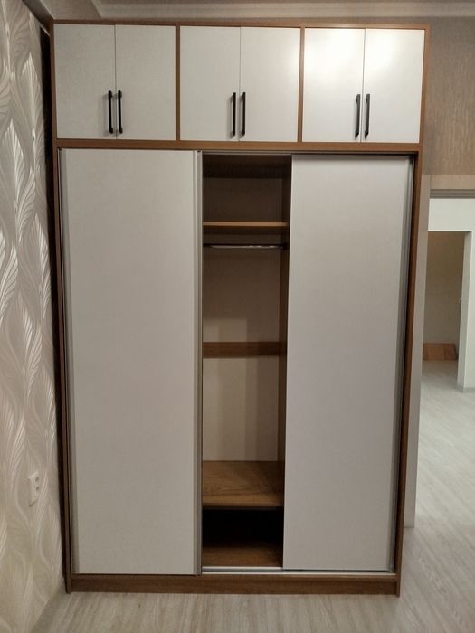 Шкаф hi-tech комбинированный цвет из материала ЛДСП