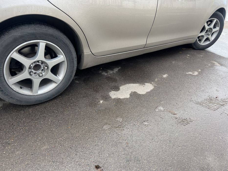 Продам диски универсальные , стоят на камри 40