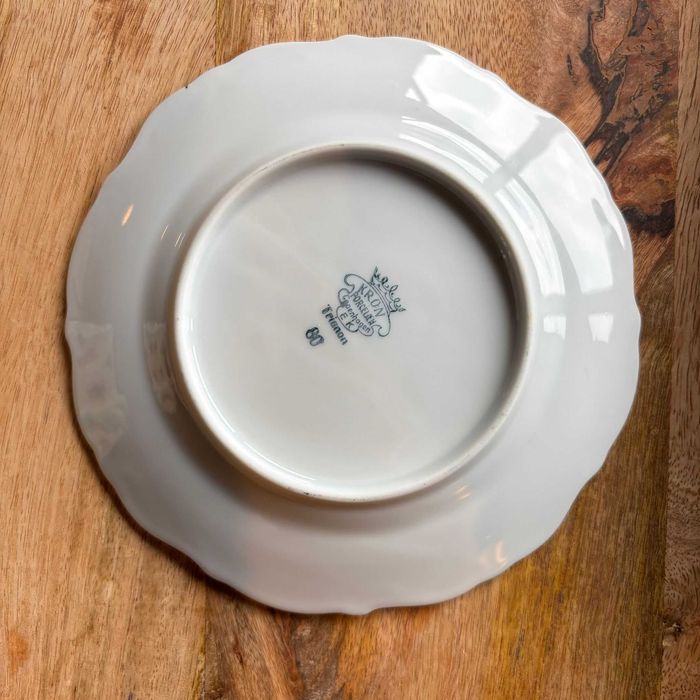 Порцелан - чаши и каничка Крон