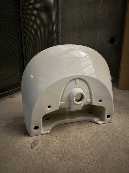 Vand lavoar Ideal Standard cu semipicior