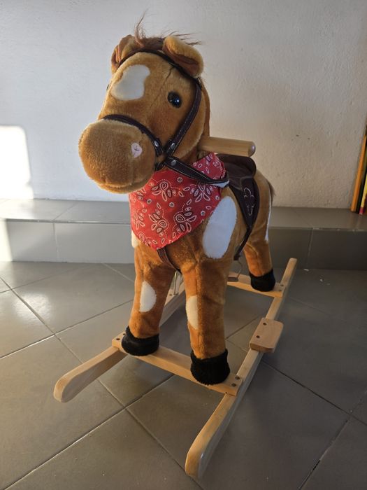 Дървено конче люлка