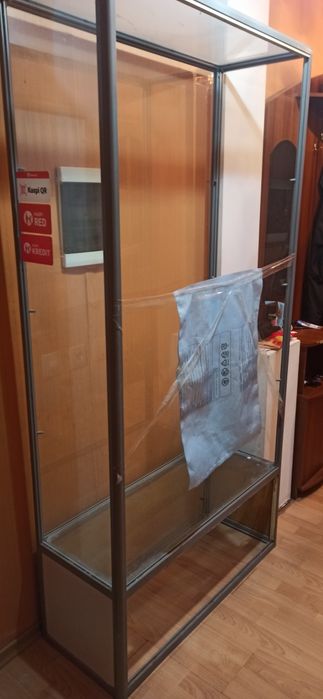Витрина высокая для торговли