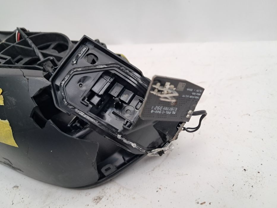Огледало ляво  Toyota Yaris 4 2020/2024г