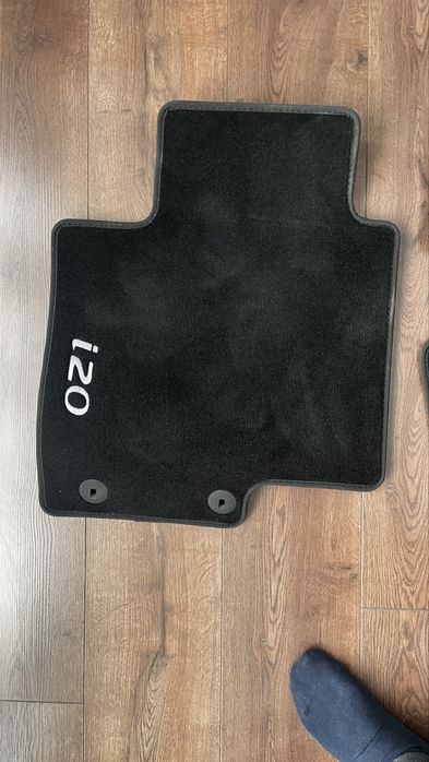 ЧИСТО НОВИ оригинални мокетни стелки за Hyundai i20 (OEM)