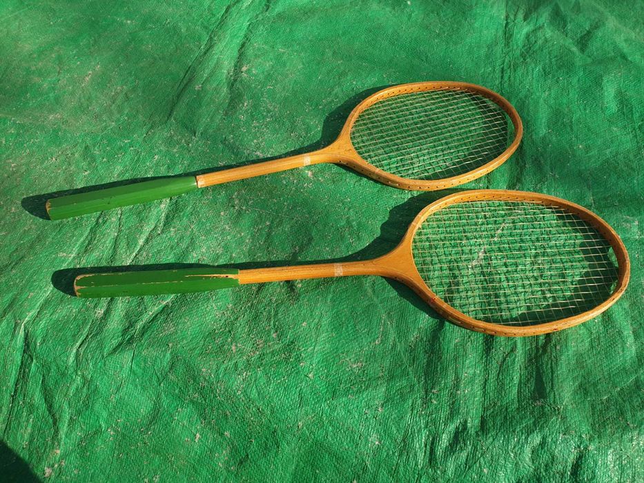 Vand Palete badminton în stare bună (uzate), doua bucatii