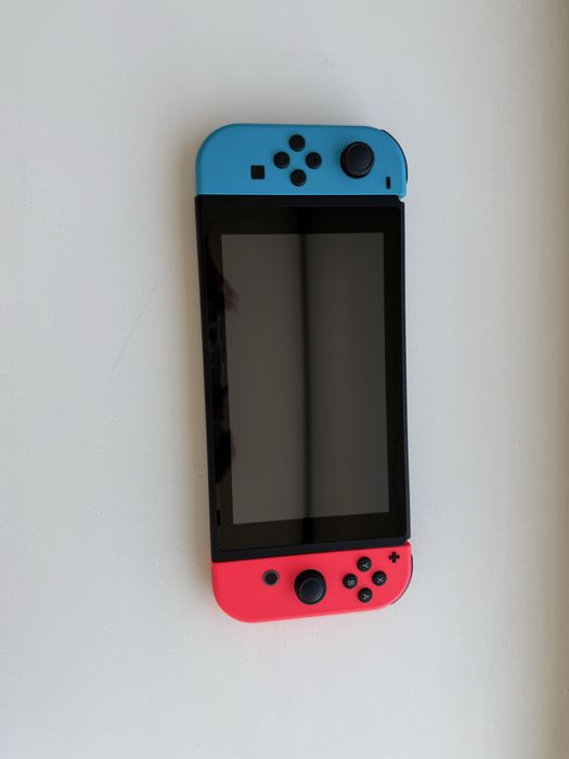 Nintendo Switch + Minecraft + Super Mario Deluxe + калъф