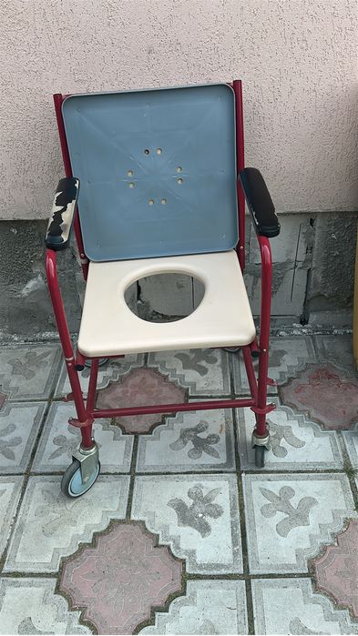 Scaun toaleta mobil
