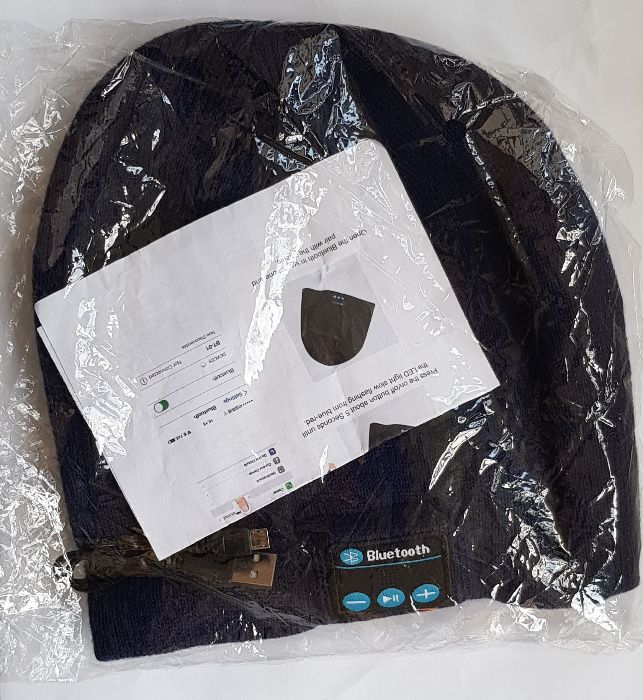 Caciula cu casti, Bluetooth, Albastru Unisex noua. Impachetata! Noua!